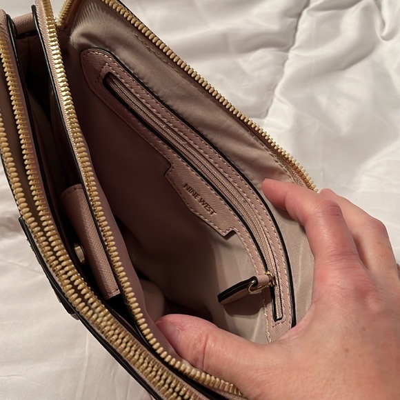 Nine West crossbody - Picture 10 of 11